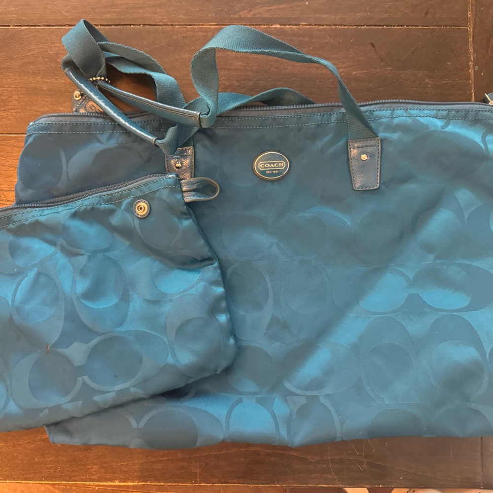 Packable coach tote. Good used condition. In teal.